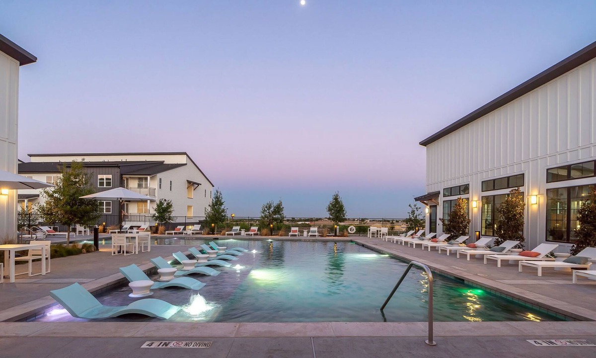 Kyle Apartment | Top Floor Luxury Apt w/Resort Style Pool Near Austin/Texas State University