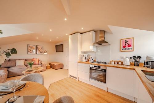 Buxton Apartment | Top Floor - Pavilion View Apartment