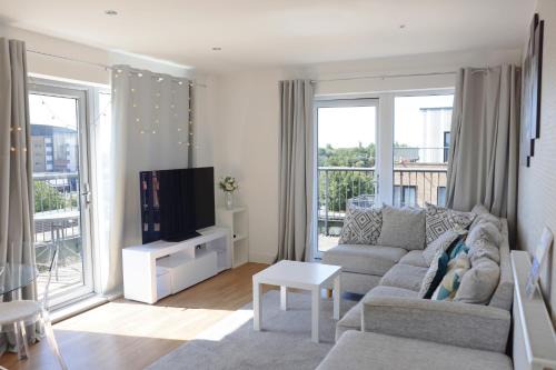 Brooklands Apartment | Top-Floor Penthouse with Panoramic Views