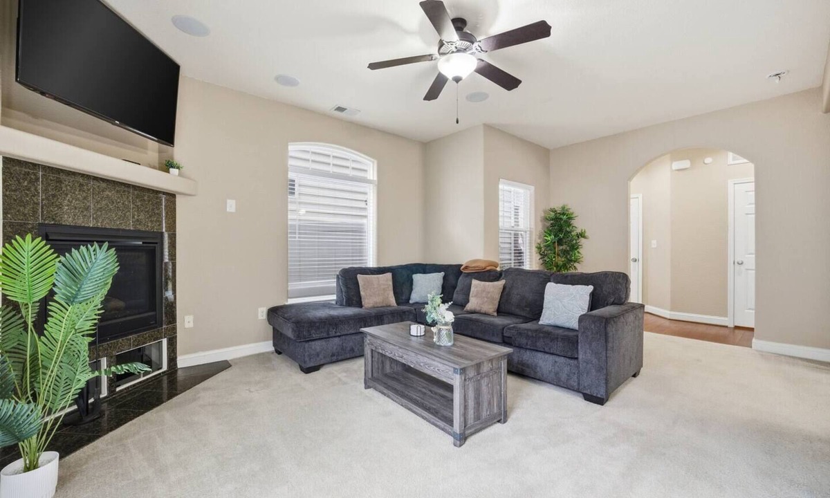 Norfolk - Virginia Beach House | Top-Floor Room, Shared Bath, Near VB Oceanfront