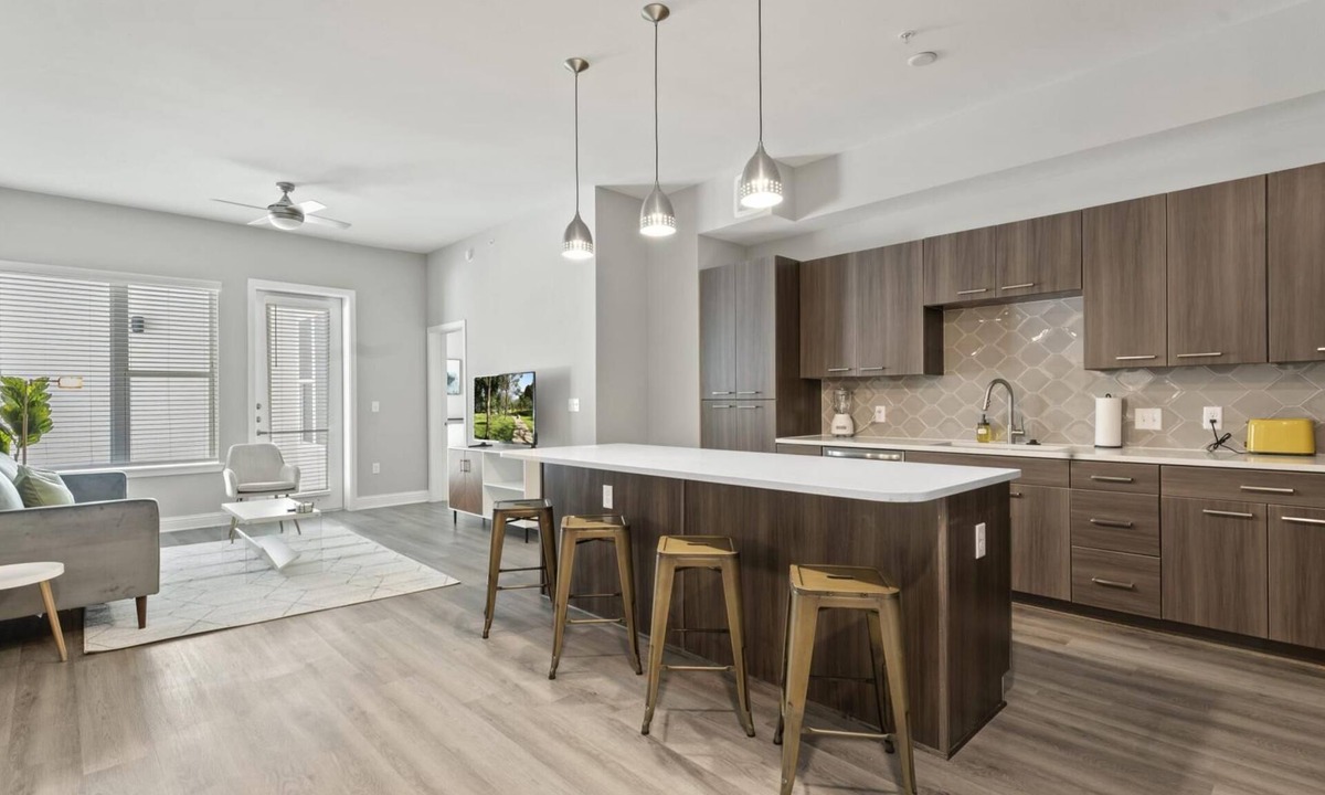 Pleasant Valley Apartment | Top Floor Soco 2BR King Suite 8 Mins to Downtown