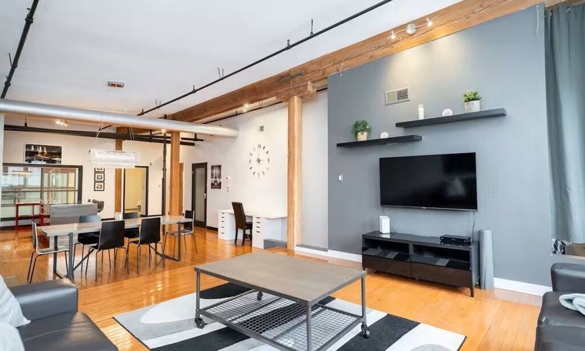 Exchange District Condo | Top-Floor Suite in Exchange District | 2 Bed | 2 Bath |