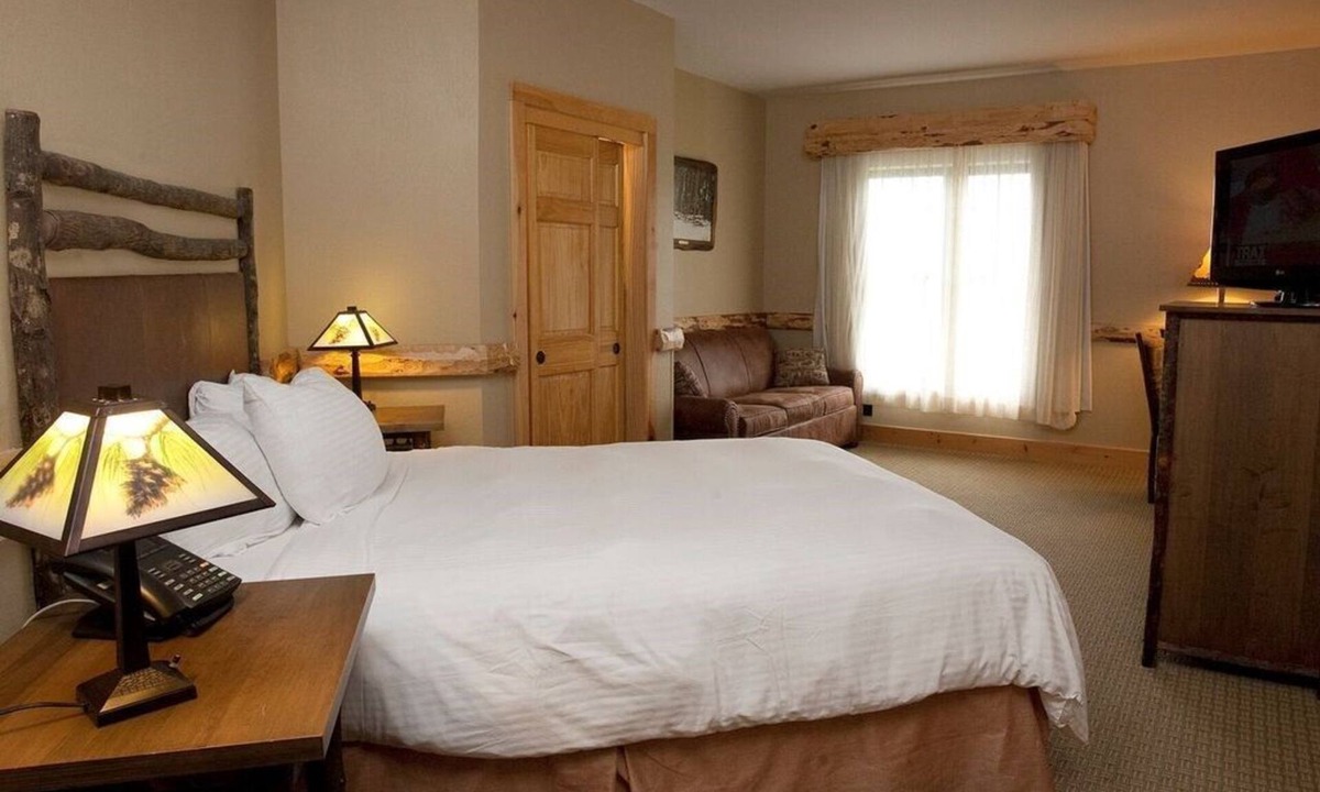 Blodgett Mills Condo | Top Floor Suite + Loft & Balcony | Pool Access