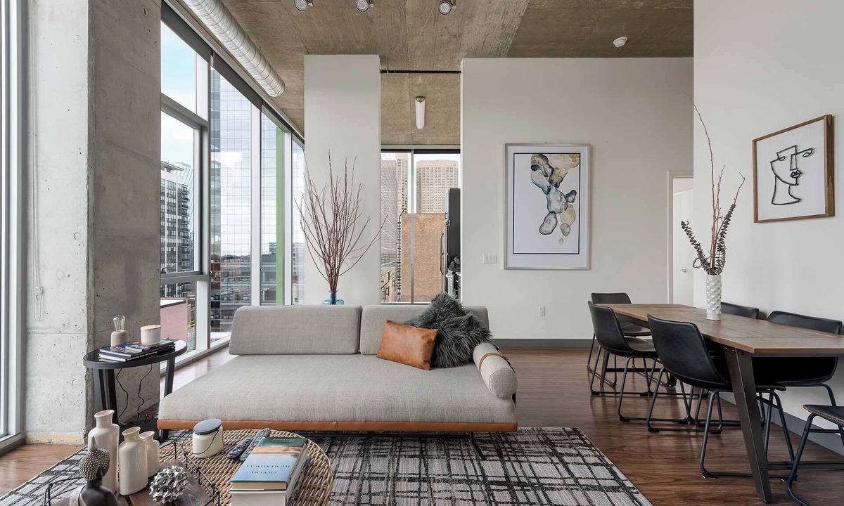 West Loop Gate Apartment | Top Floor Views + Central Comfort