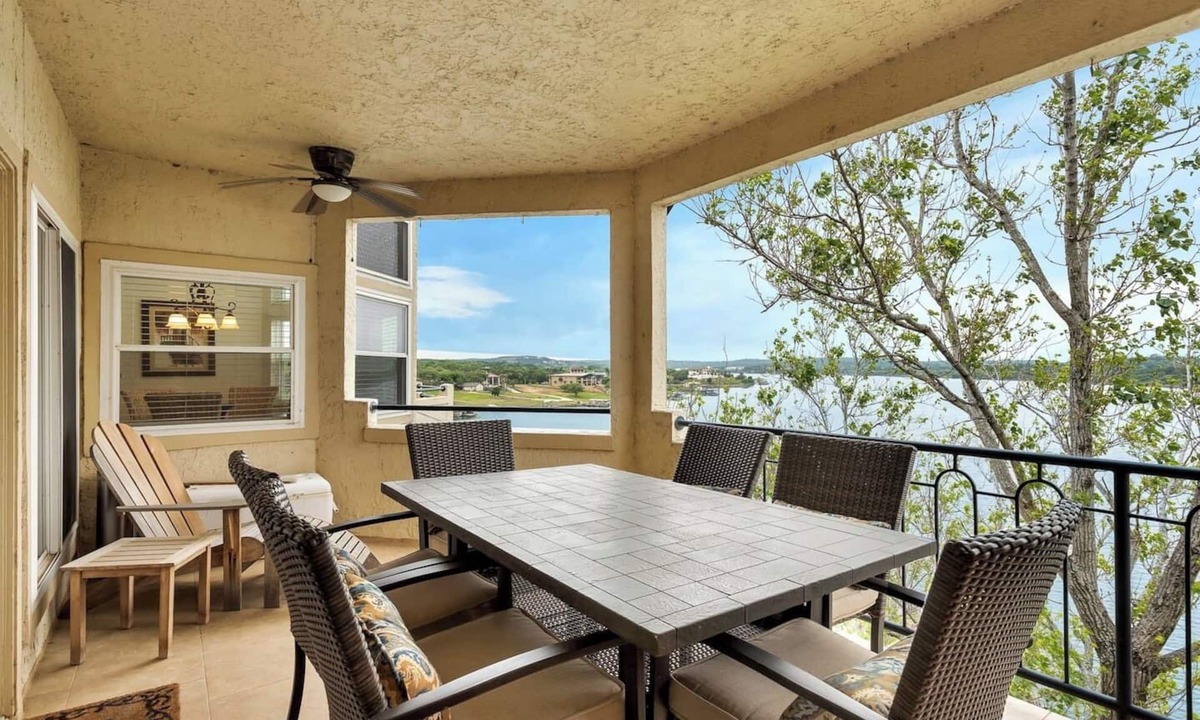 Highland Lake Estates Condo | Top Floor Waterfront Villa on Private Island