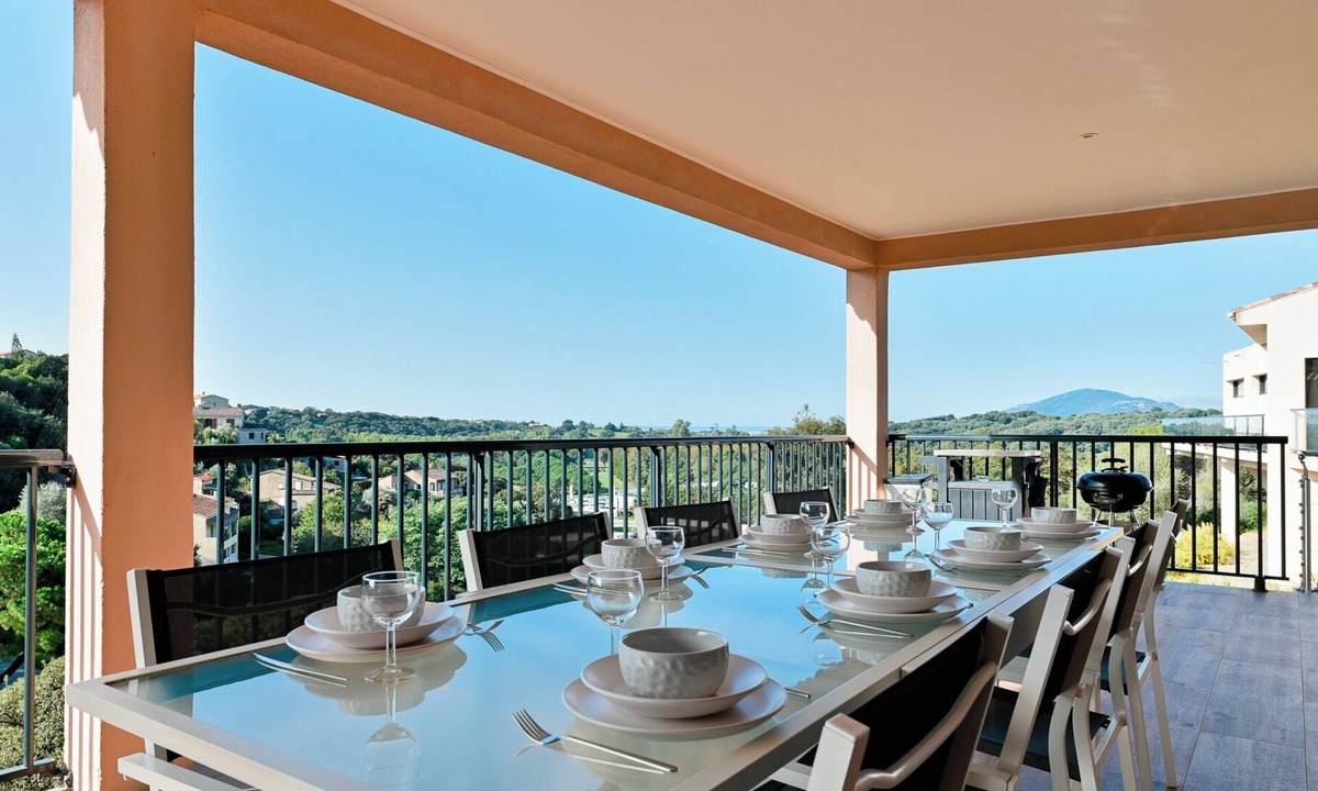 Cauro House | Top Location Elegant Villa with Pool and Parking