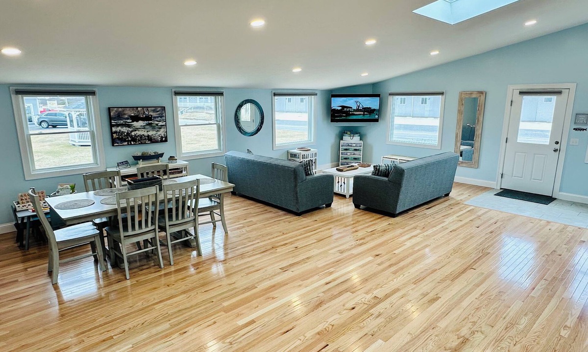 North Truro Resort | Top Mast Resort-Anchor House, Private Beach Access.