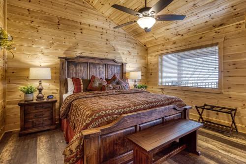 Pigeon Forge Ski Chalet | Top Notch Lodge, Indoor Pool, Theater Room, Game Room, Stunning Mtn Views