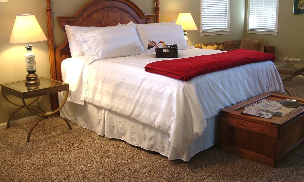 Asheville Ski Chalet | Top O' The Knob, Private Entrance, Romantic Getaway, Private Deck, and Fire Pit