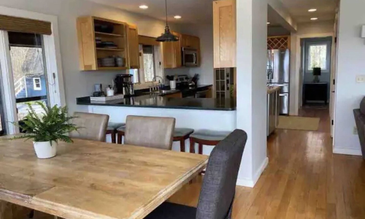 Argyle House | Top of the Hill Retreat w/Lake Access