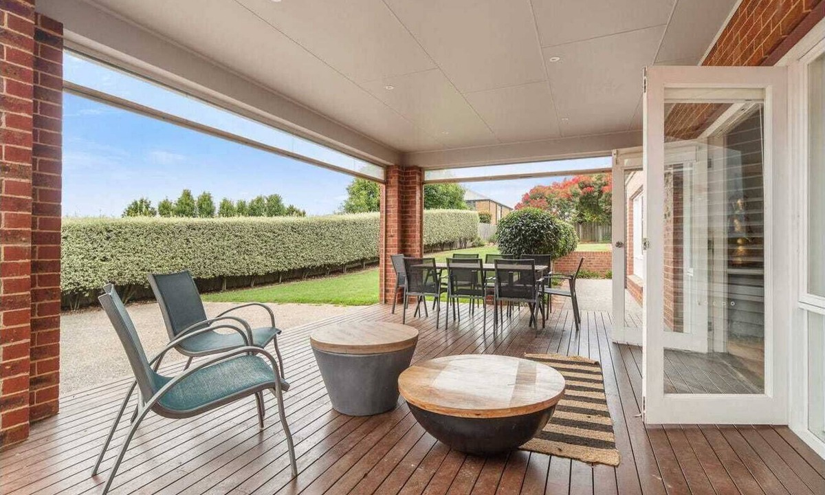 Mount Martha House | Top of town