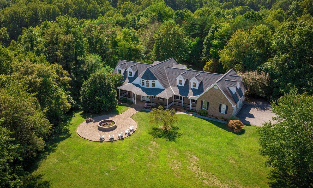Troutville House | Top-Rated Blue Ridge Retreat - 4BR, 3.5 Bath, Large Deck, Game Room-Pet Friendly