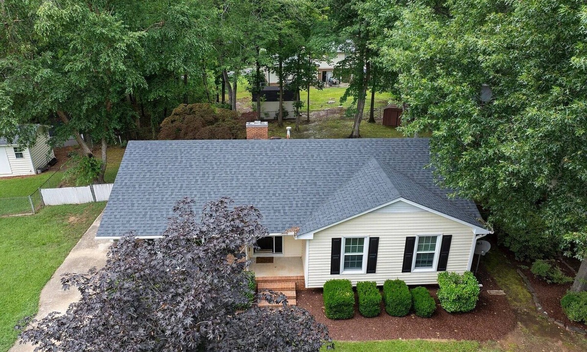 Cary House | Top Rated - Walk to Downtown Cary - Peaceful Cozy Retreat - Dog Friendly