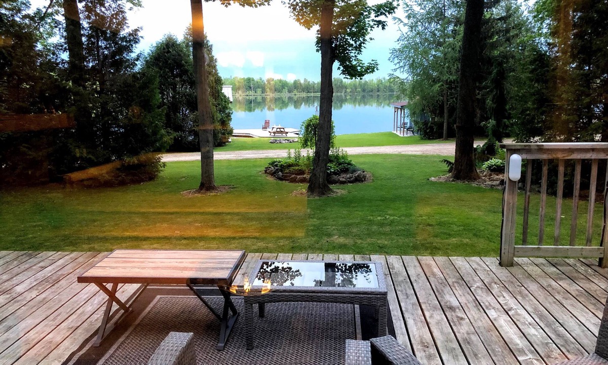 Georgian Bluffs Cottage | Top Rated Waterfront Cottage + Sauna | Beach | Private Dock