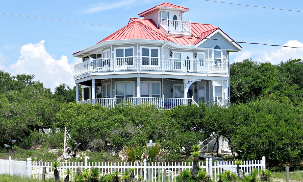 St. George Island House | TOP RENTAL! Pool! Elevator! Close to beach! Amazing Views! Spacious!