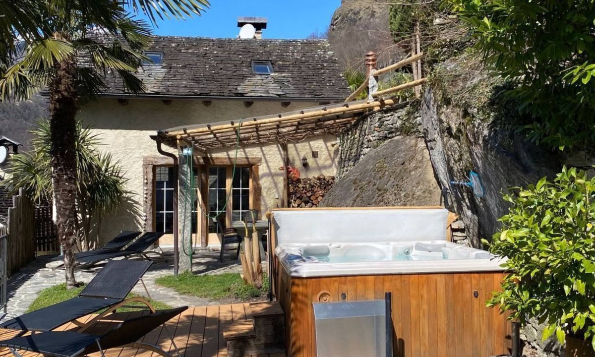 Acquarossa House | Top -Rustico mit Aussenwhirlpool beheizt und Sauna by Interhome