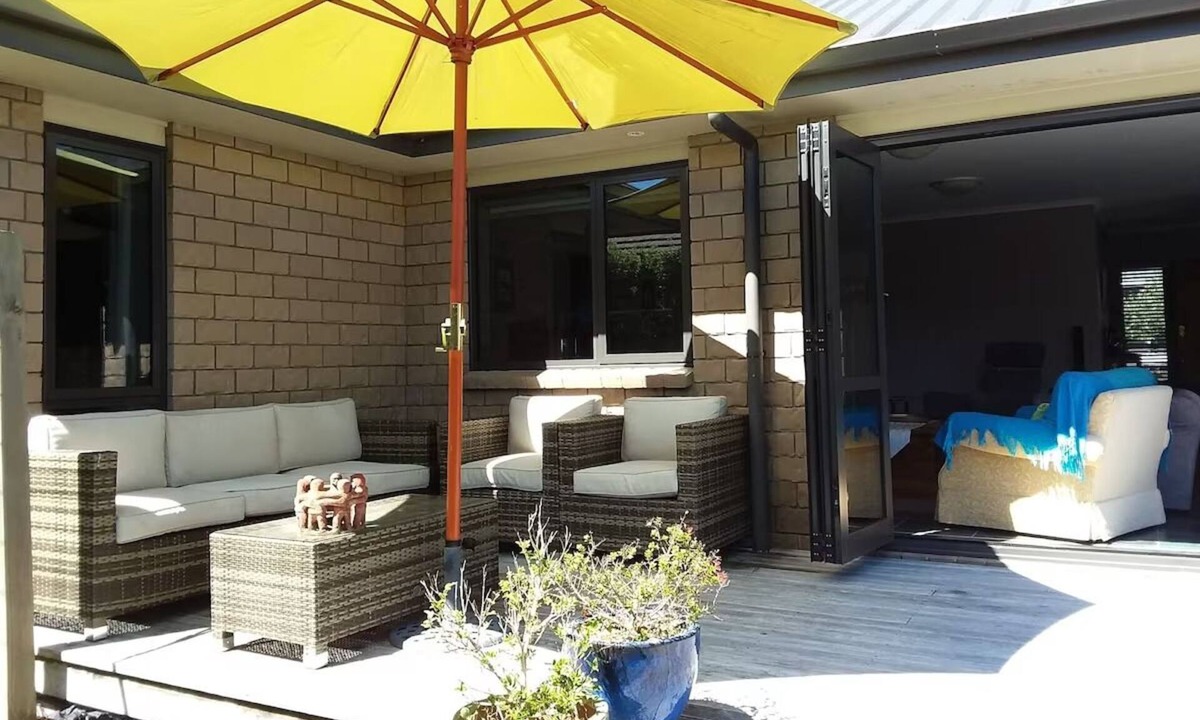 Whakatane House | Top Spot.