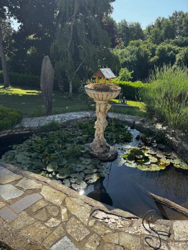 Fontevraud-l'Abbaye House | Topette, a tantôt.