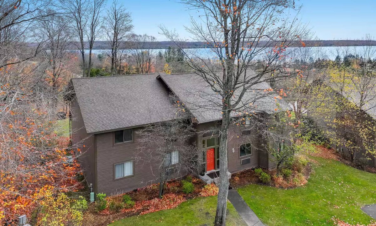 Kewadin House | Torch Lake Sunrise Views and Golf 741