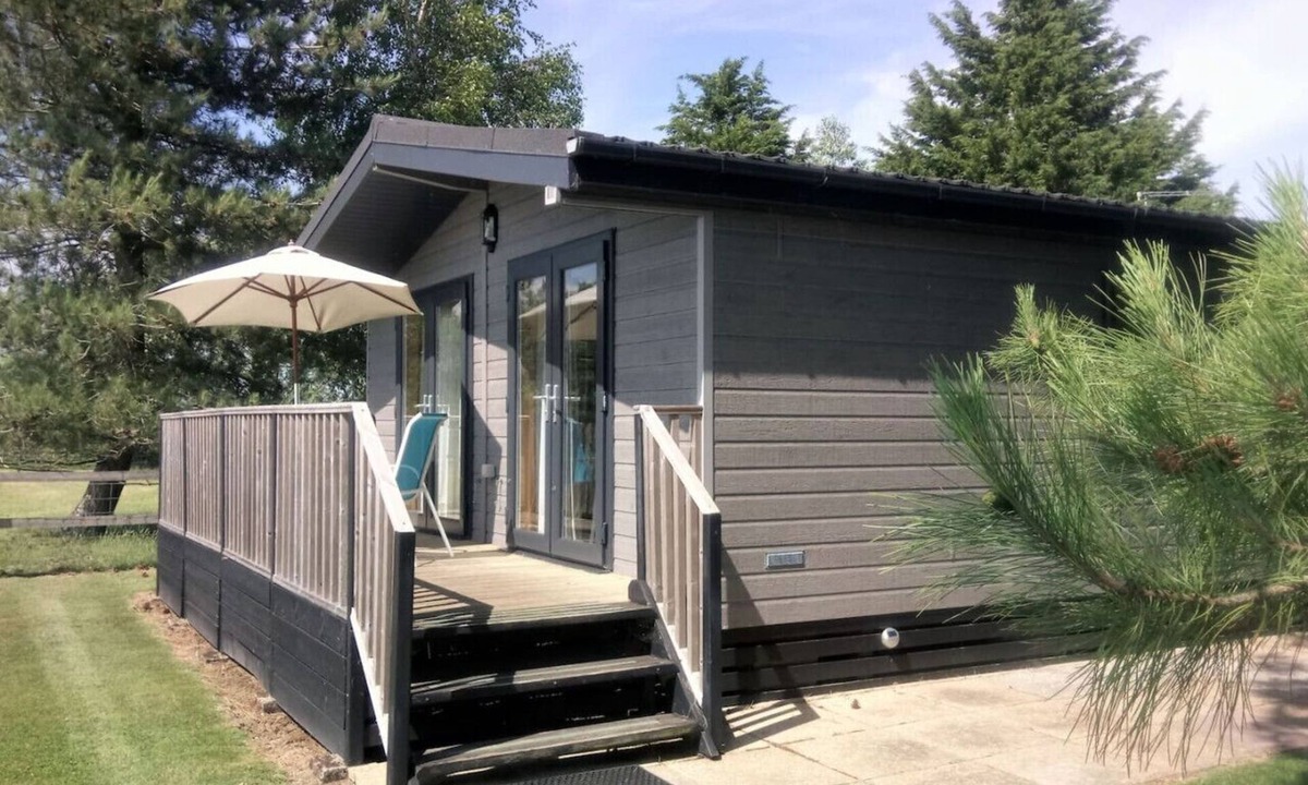 Romney Marsh Other | Tore Petty - Romantic lodge - spa bath & sauna