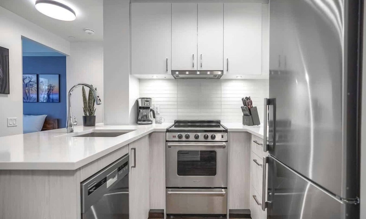 Bay Cloverhill Apartment | Toronto 1 Bedroom Apartment