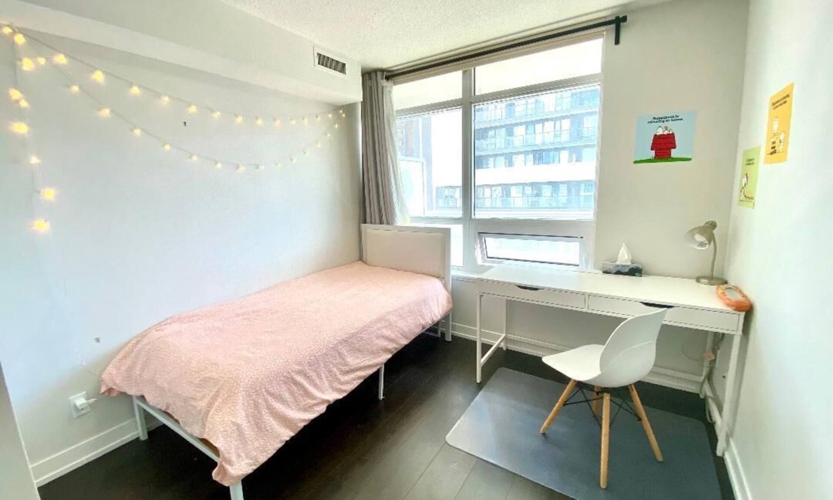 Garden District Apartment | Toronto Downtown One Private Room in a 2B2B Condo Apartment For Female only