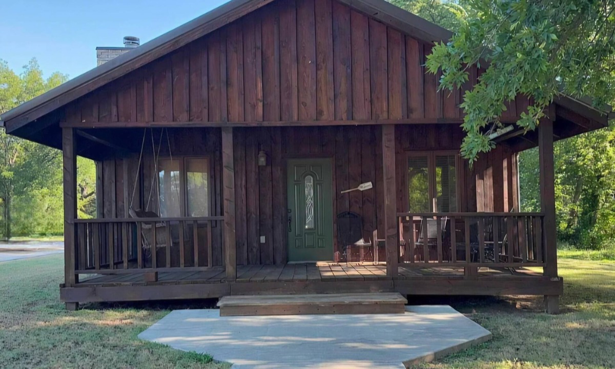 Toronto Cabin | Toronto Lake Lodge - Sleeps 10-12, Boat Parking, Private Pond Access