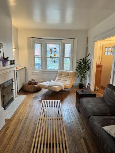 Sunnyside House | Toronto Roncesvalles Gem short-term rental 3 bedroom home sleeps 5