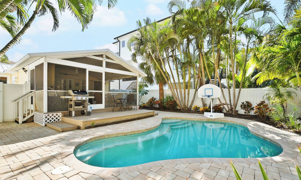 Bradenton Beach Cottage | Tortuga Cottage. Private Pool. Pet-Friendly