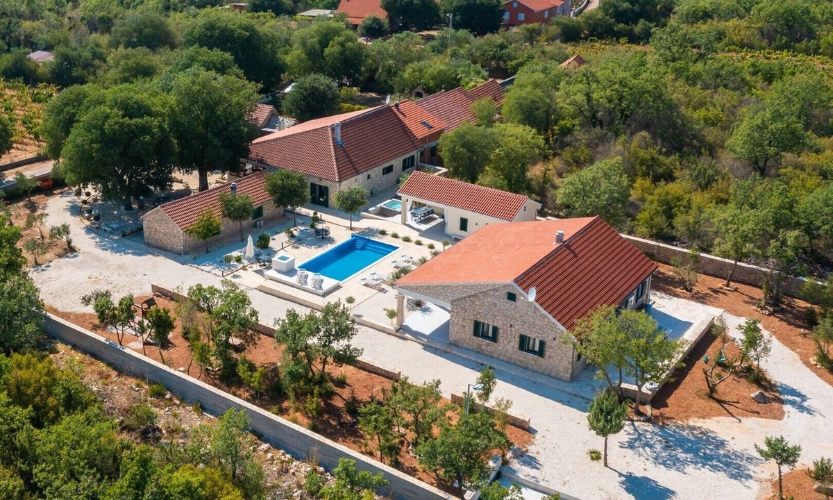 Razvode Villa | Tosic Estate - Villa, Vineyards and Winery
