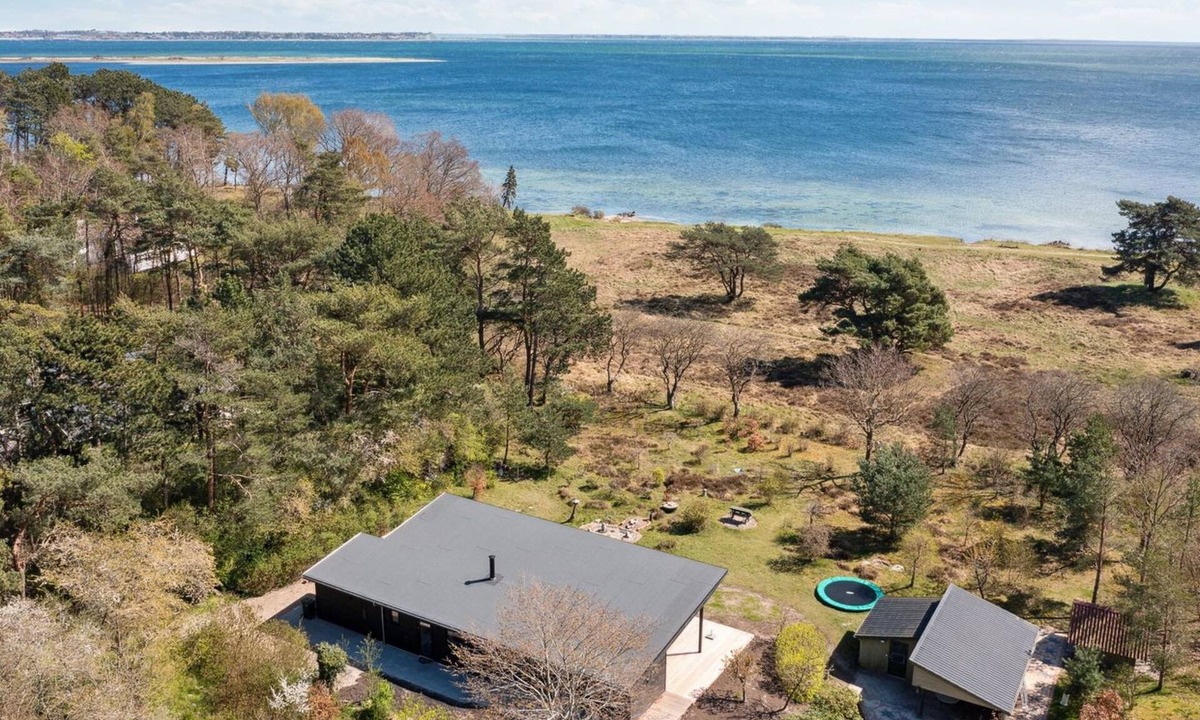 Rrvig House | "Toska" - 100m to the fjord by Interhome