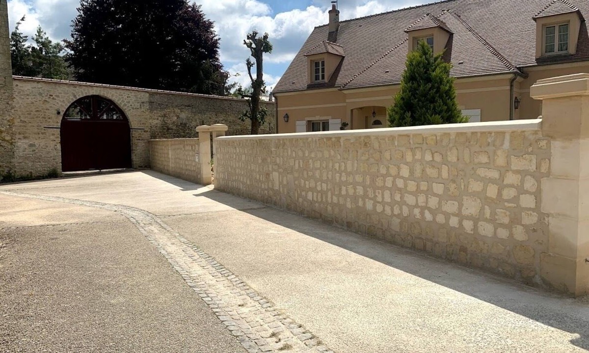 Senlis House | Totally independent studio on the second floor of the house