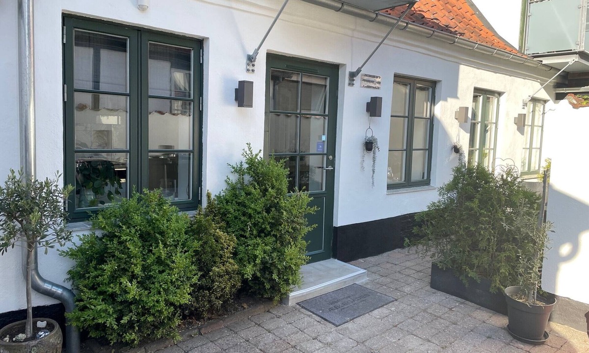 Sønderborg Apartment | Totalt Nyrenoveret fin og lys Lejlighed med Terrasse i Centrum af Sønderborg