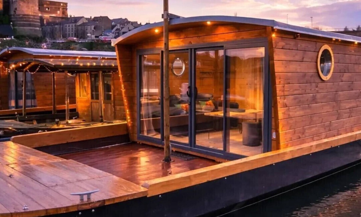 Downtown Angers Boat Rental | Toue Belle de Maine (House boat 4 beds)