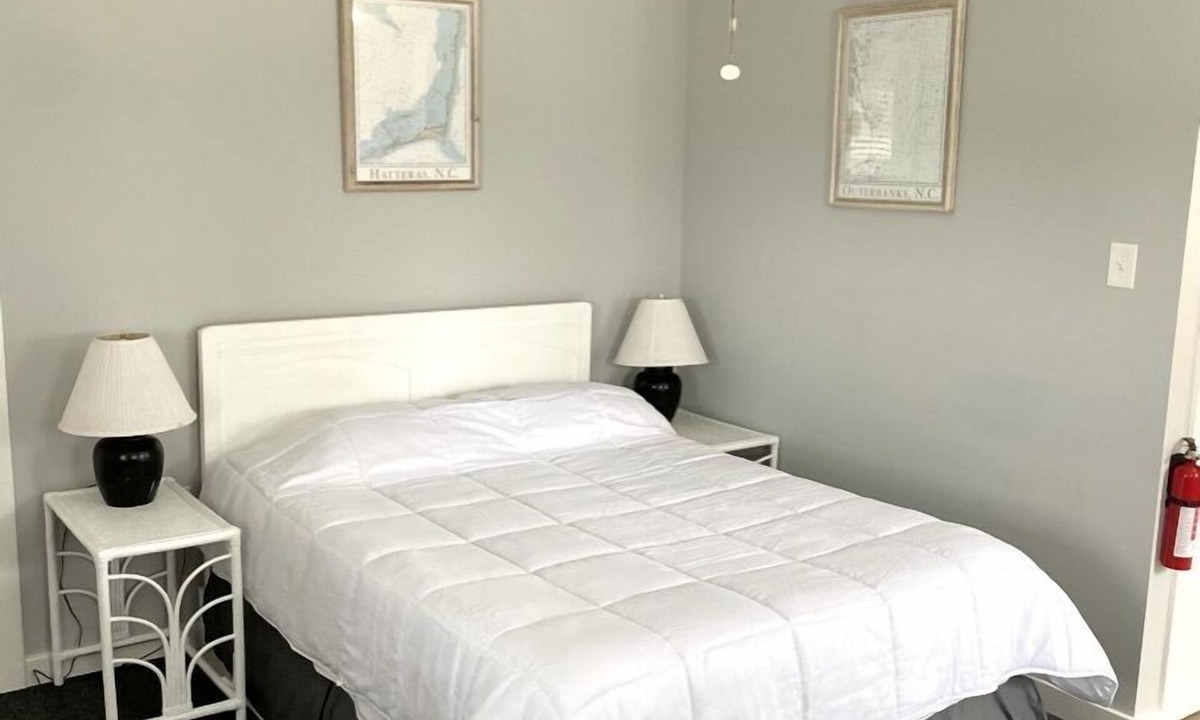 Buxton Hotel | Tower Circle Motel- Queen Room + Kitchenette