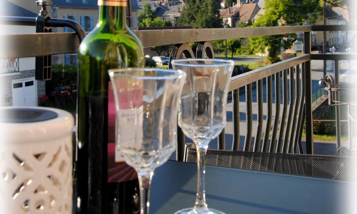 Crocq Apartment | Tower View Apartment creuse, crocq