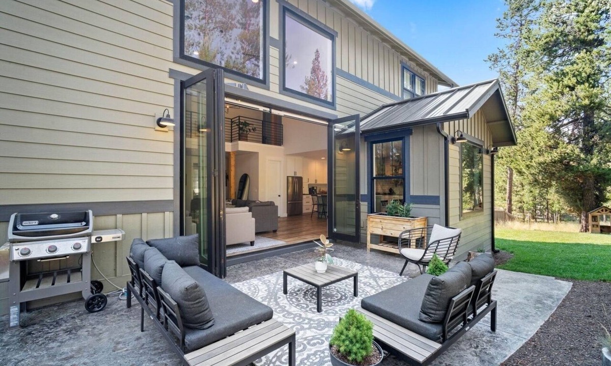 Deer Park House | Towering Windows, Hot tub, Waterpark