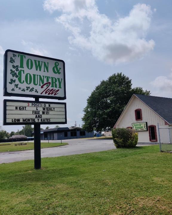 Rogers Hotel | Town and Country INN
