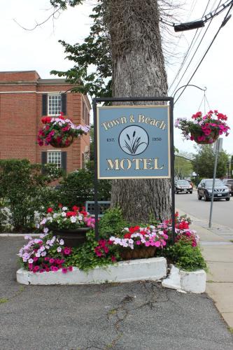 Falmouth Hotel | Town & Beach Motel