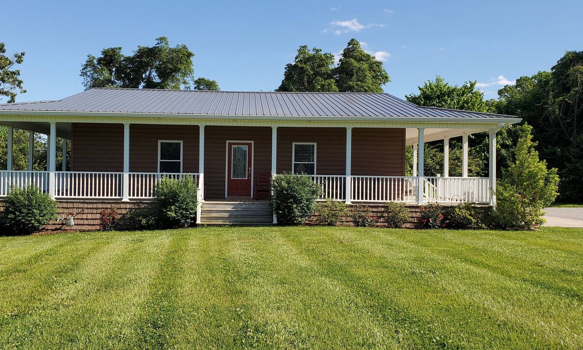 Tompkinsville House | Town Cabin