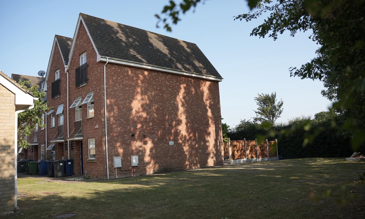 Eaton Socon House | Town Centre spacious 4 bed town house