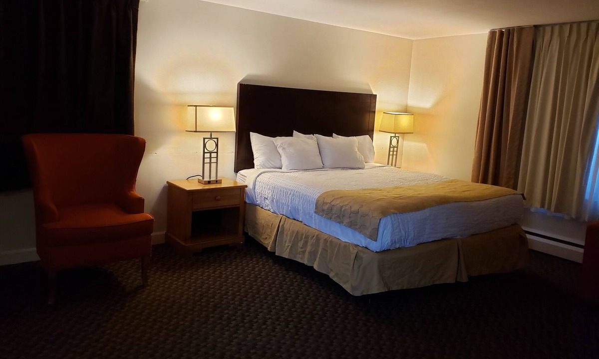 Seekonk Hotel | Town & Country