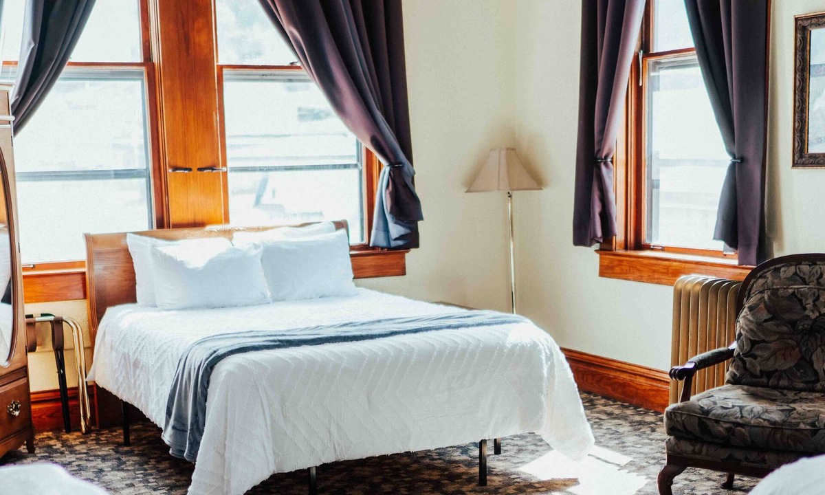 Deadwood Bed & Breakfast | Town Hall Inn