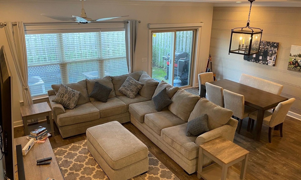 Downtown House | Town home with private garage