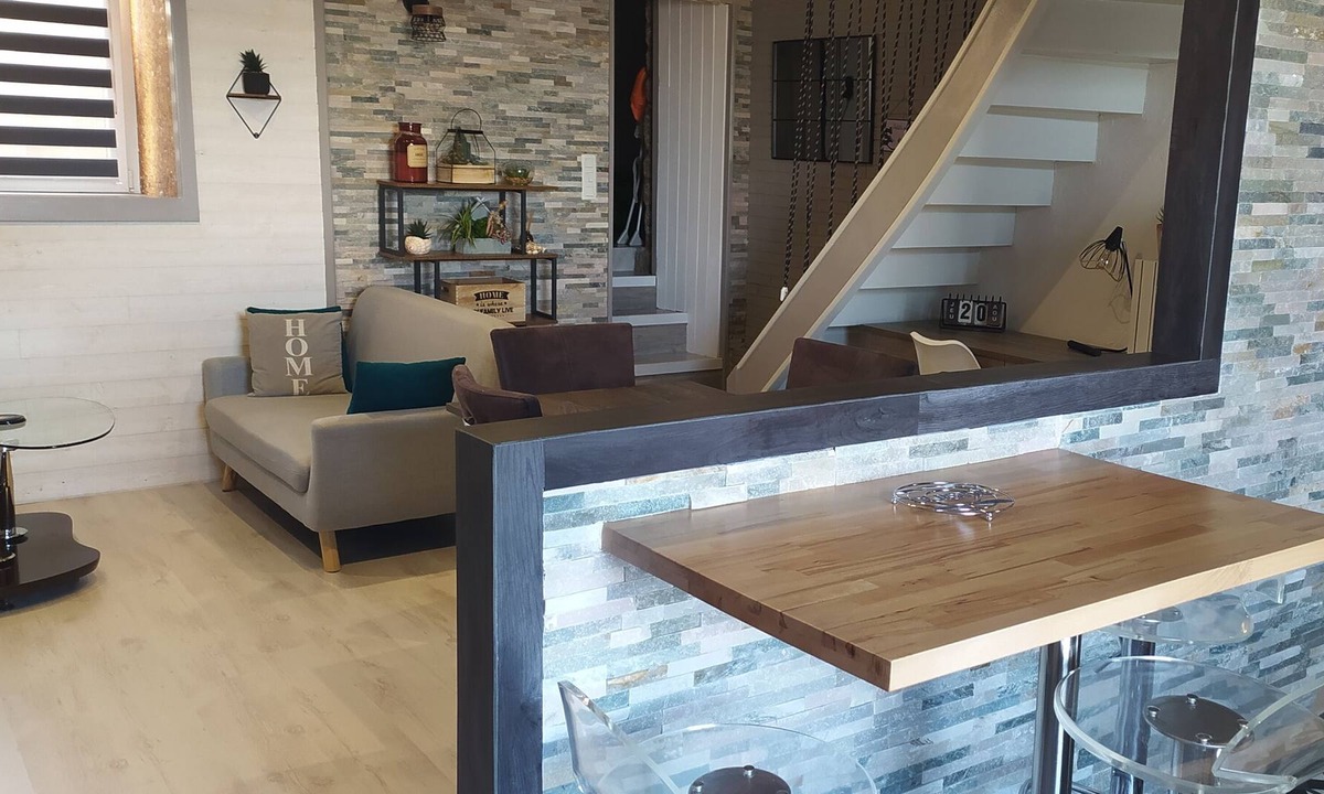 Montours House | TOWN HOUSE WITHOUT EXTERIOR