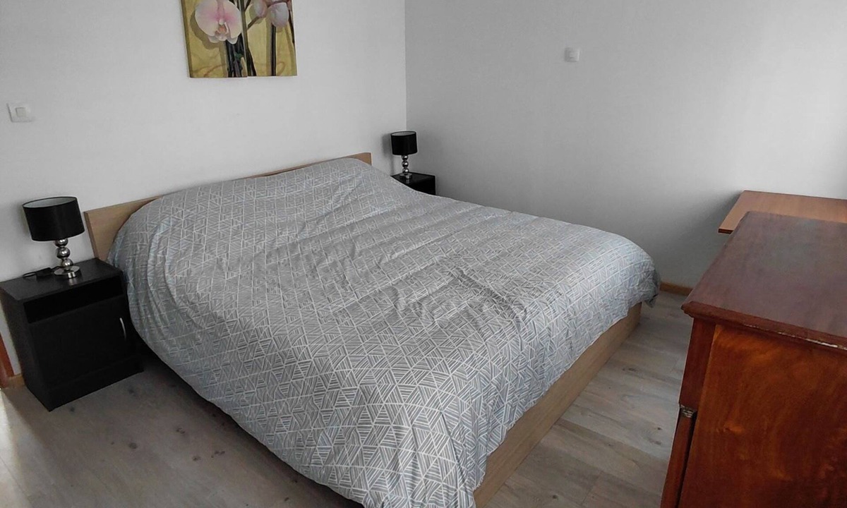 Watten House | Town house in a simple commune.