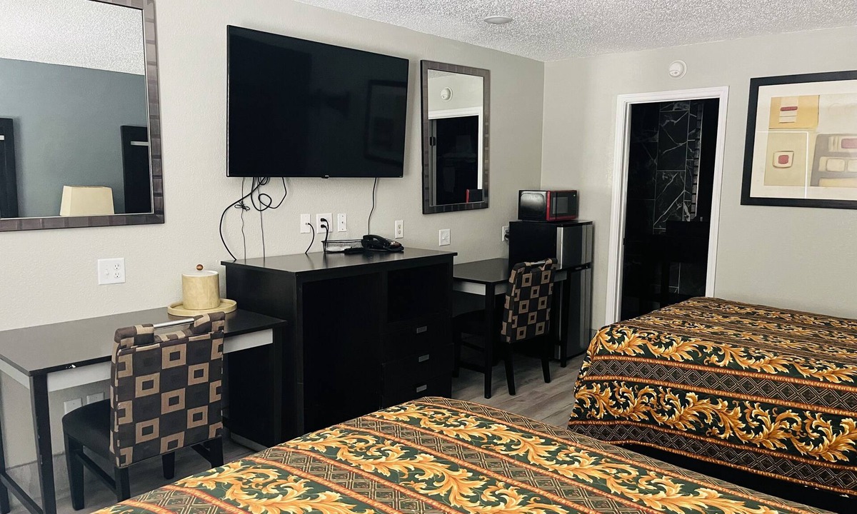 Bay City Hotel | Town House Motel
