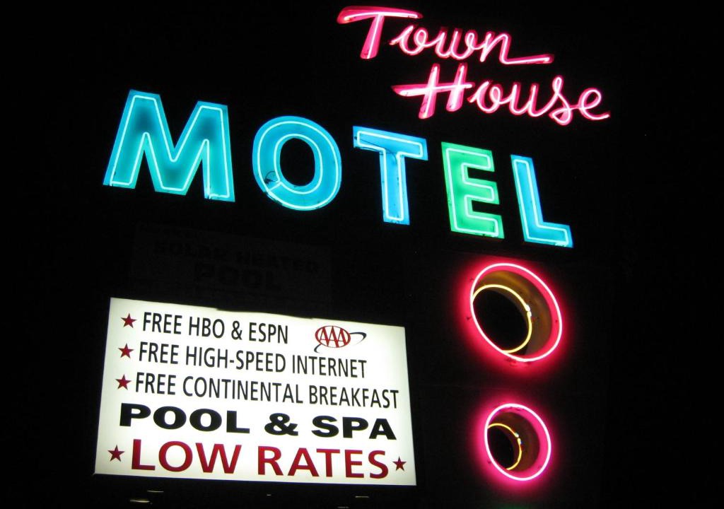 Lancaster Hotel | Town House Motel