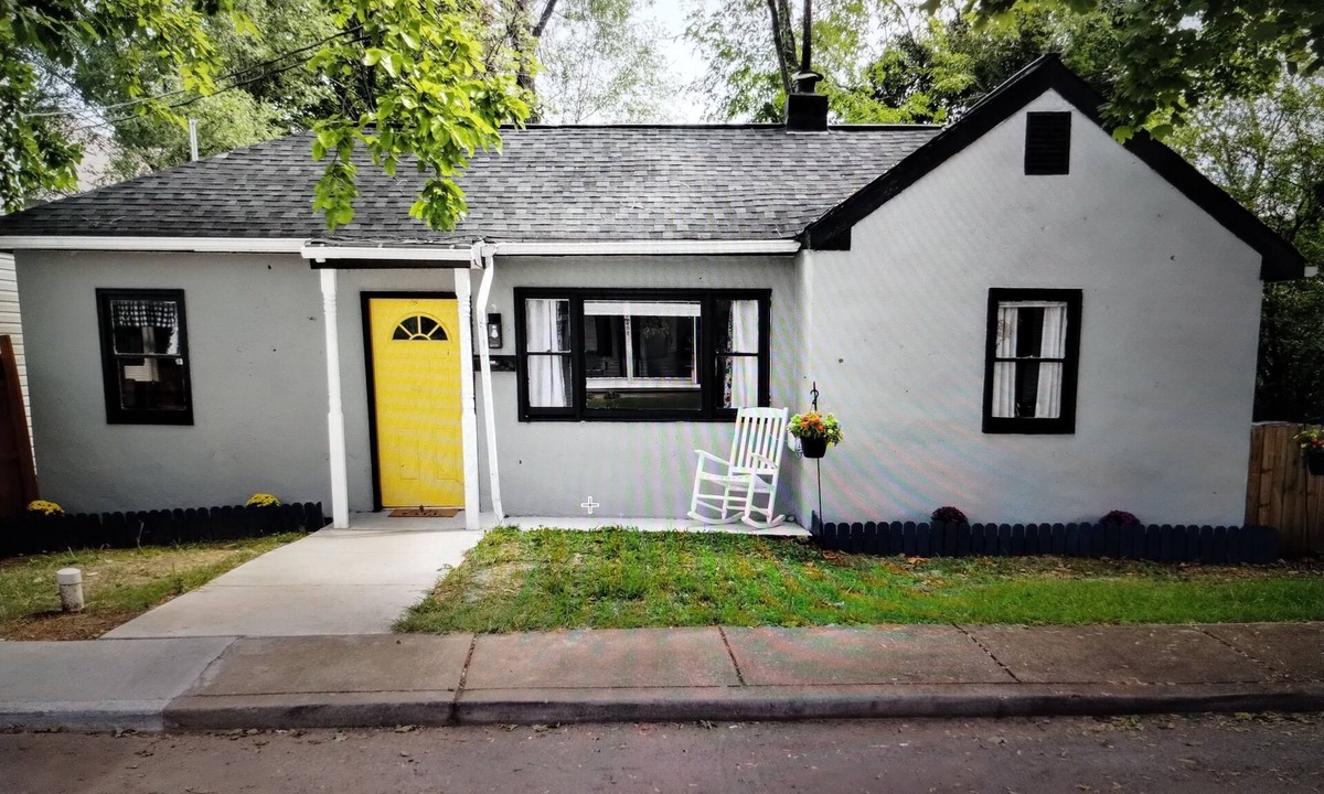 Front Royal House | Town Located Walkable Hiking Arcade & Firepit
