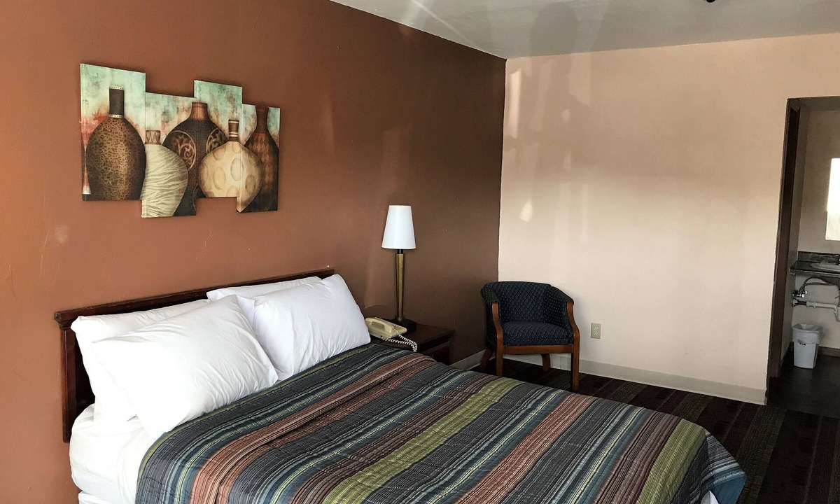 Oshkosh Hotel | Town Motel